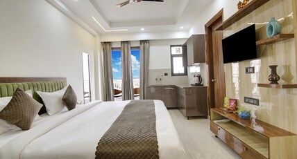 360 Degree Hotel Medicity Room Type - Luxury Room