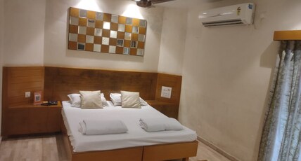 PALM VILLAGE RESORT Room Type - EXECUTIVE LOWER DECK