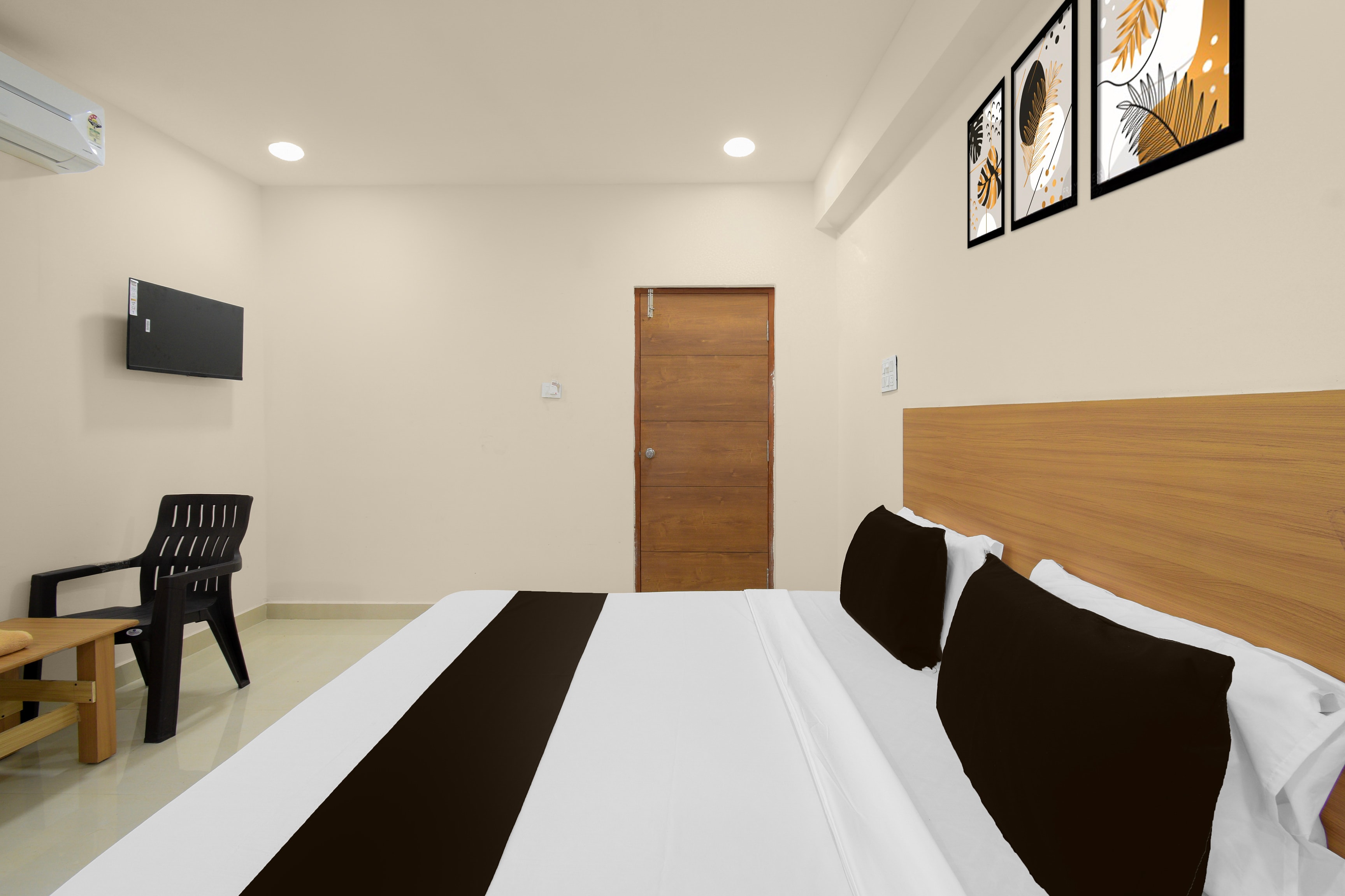 Hotel O SVR Grand Luxury Rooms - Tap to explore photos