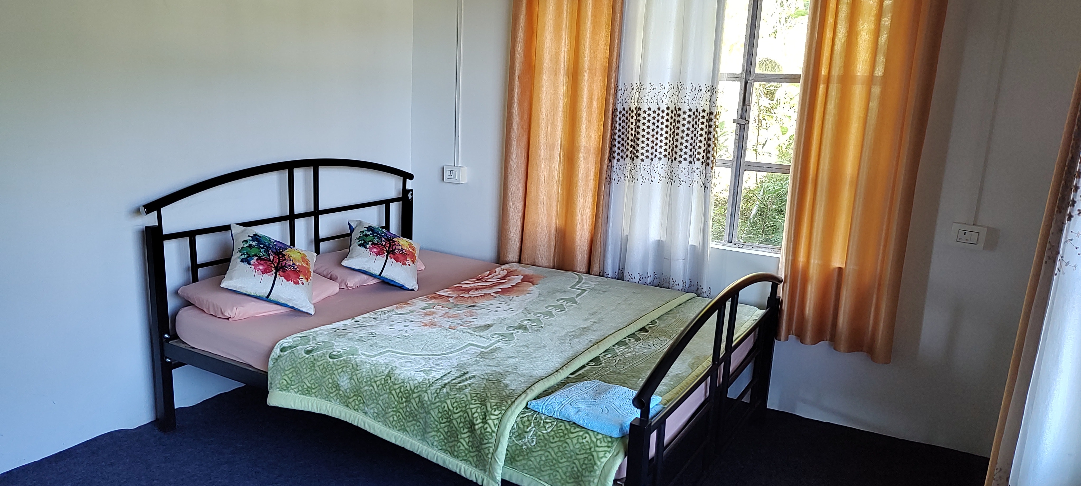 Queen's Homestay - Tap to explore photos