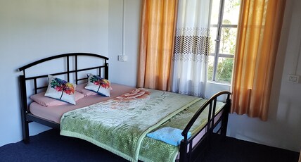 Queen's Homestay Room Type - Hill View Room 1