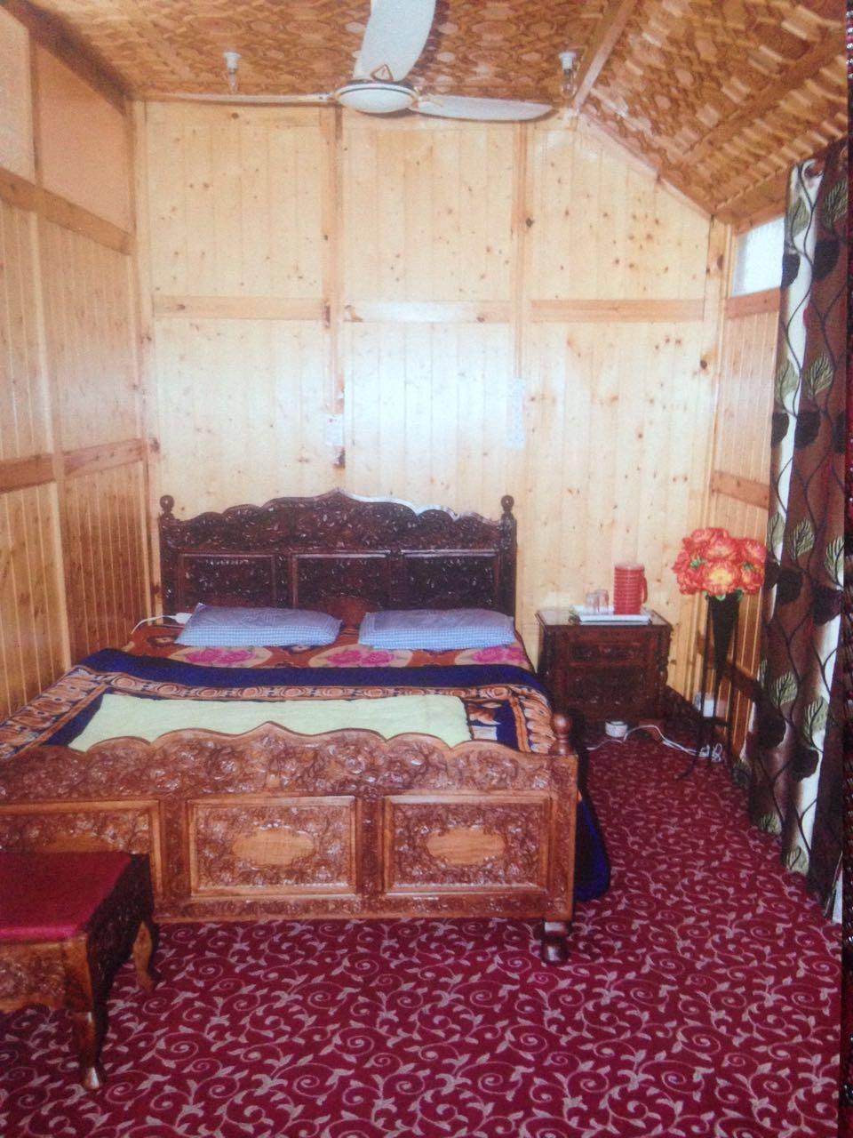 Young Showkat - Tap to explore photos