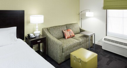 Hampton Inn & Suites Gainesville Downtown Room Type - 1 KING W SOFABED NONSMOKE