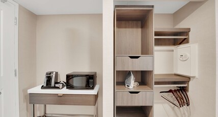 Hilton Garden Inn Toronto/Brampton Room Type - 2 QUEENS ACCESS EVOLUTION