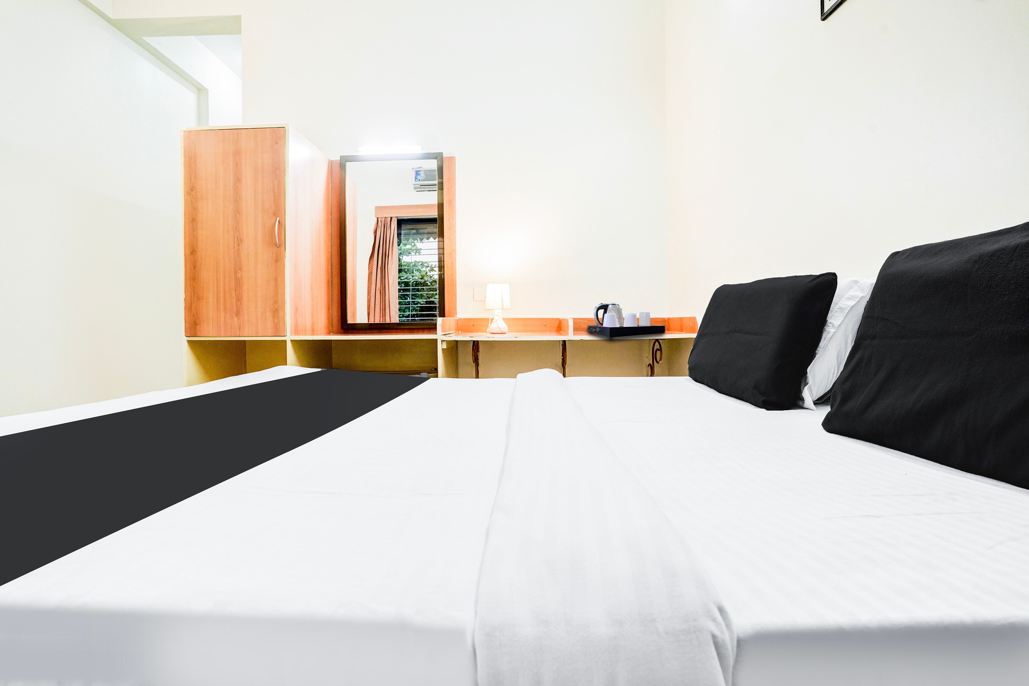 Super Hotel O Nashik - Tap to explore photos