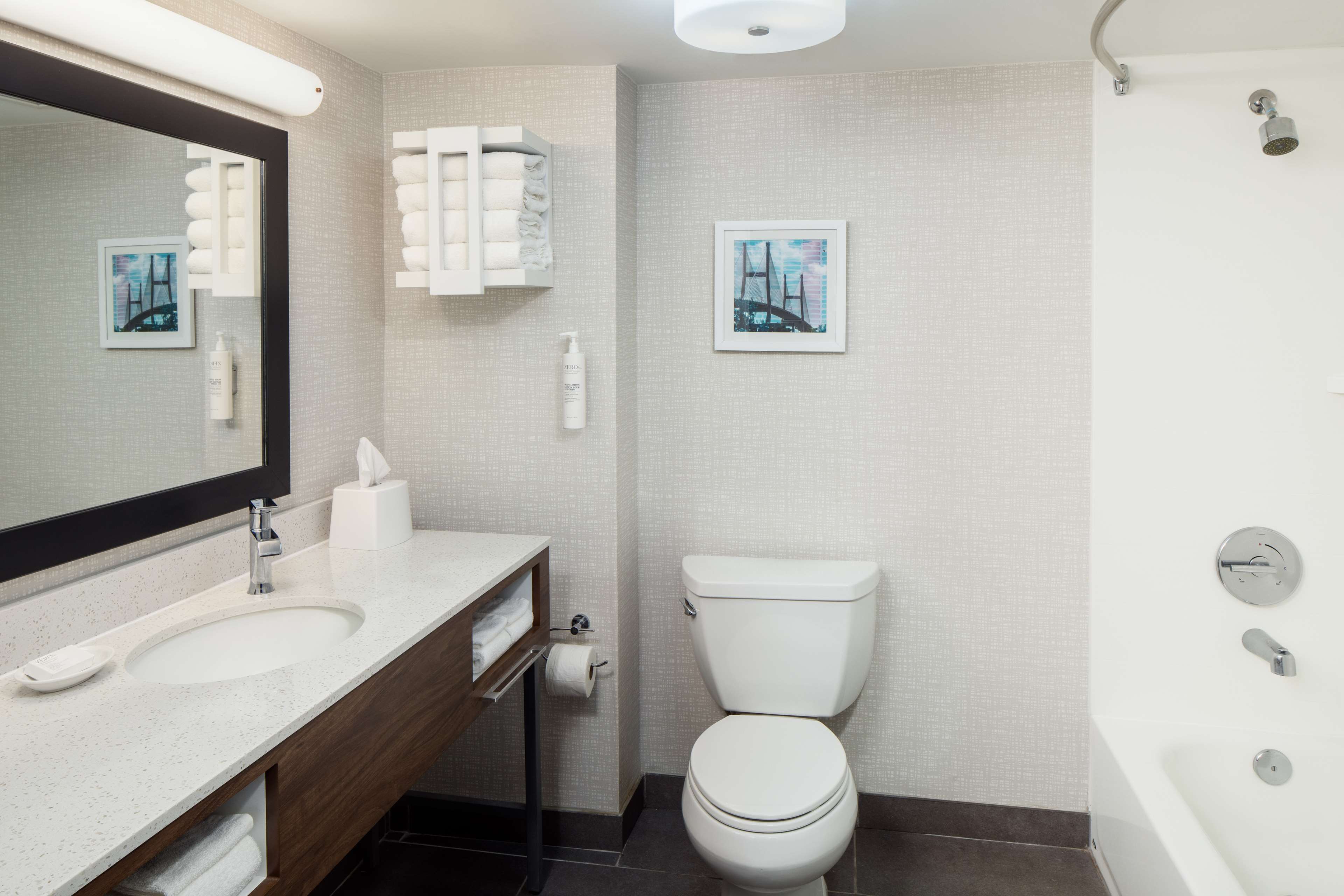 Hampton Inn & Suites Savannah - I-95 South - Gateway - Tap to explore photos