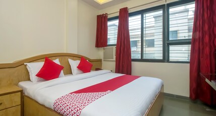 HOTEL NEW UTTAM HIRA PALACE Room Type - DELUXE NON AC