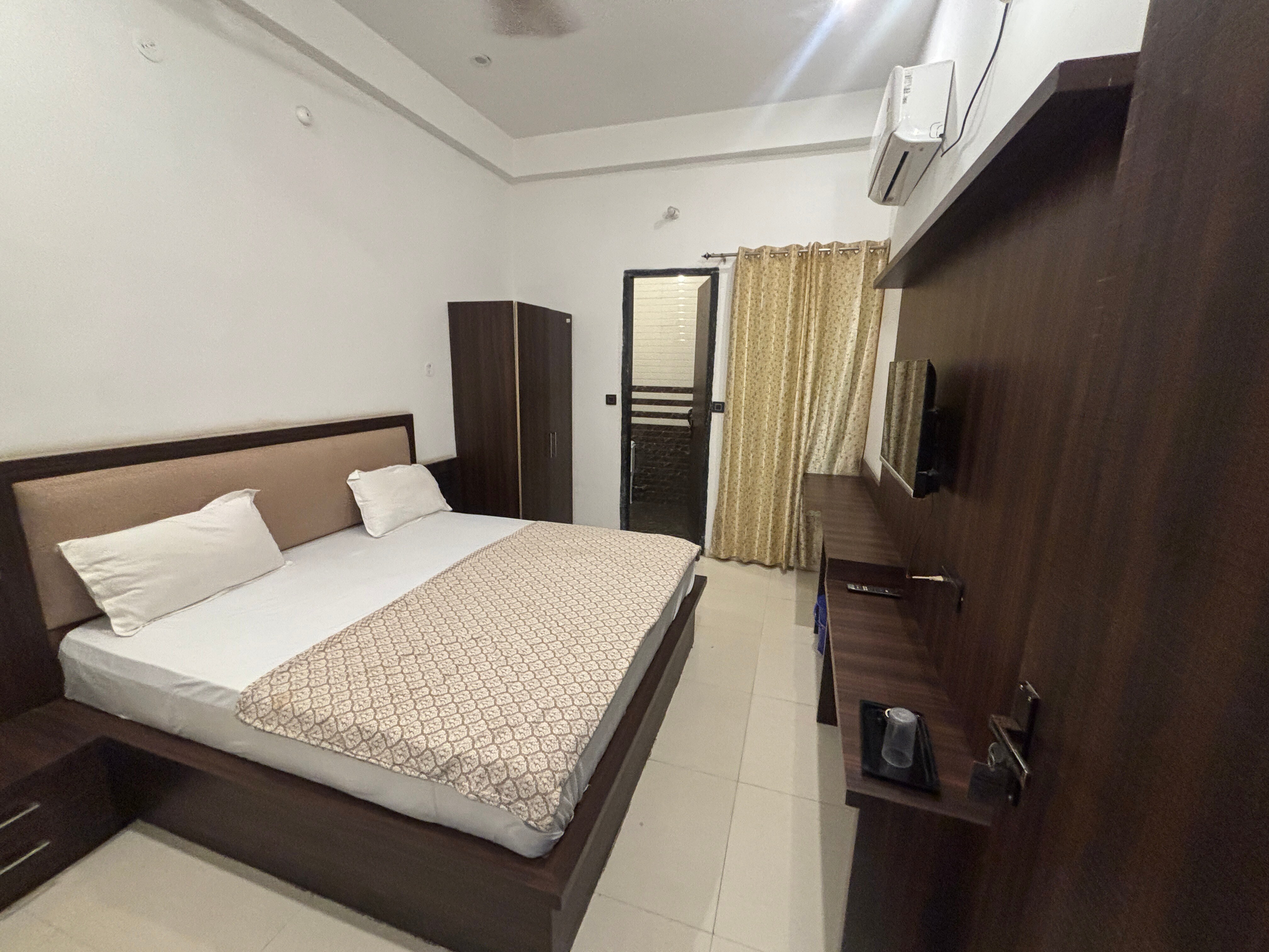 Hotel Narayan. - Tap to explore photos