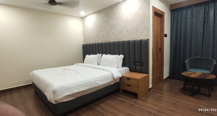 The Saffron Hotel Room Type - Deluxe Room