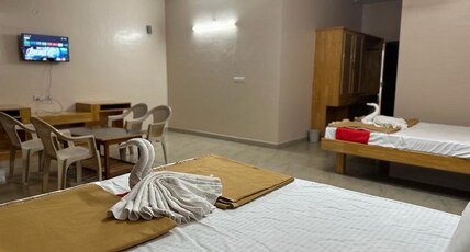 Dwaraka Inn Room Type - 4 Bed Non AC Room