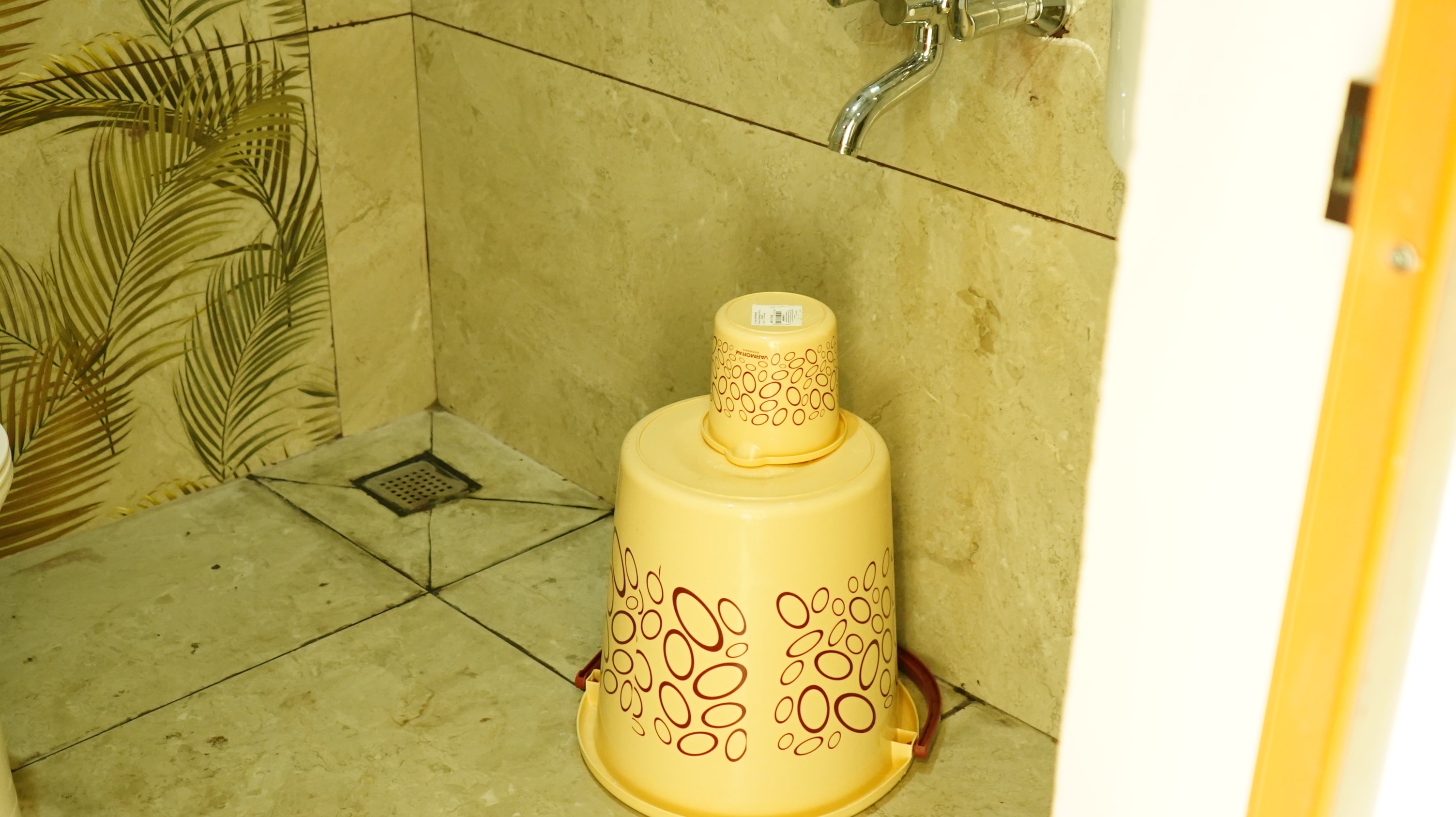 Vasu Inn| Rooms & Caretaker - Tap to explore photos