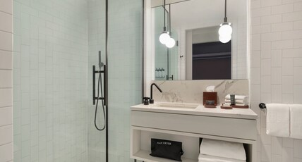 Hotel Indigo Williamsburg - Brooklyn, an IHG hotel Room Type - 1 King Loft Suite Communications Accessible Hotel Indigo Williamsburg - Brooklyn, an IHG hotel Room Type - 1 King Loft Suite Communications Accessible