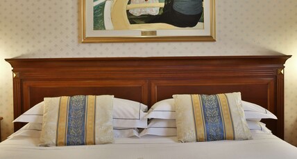 Best Western Classic Hotel Room Type - 1 King 1 Single, Superior Room