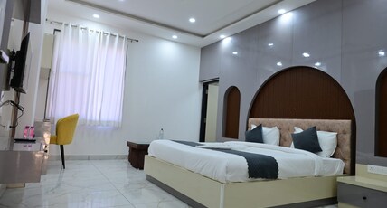 Bombay Rooftop Cafe And Hotel Room Type - Super Deluxe Room