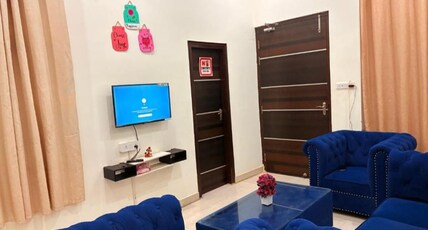 Atulyam Stays Room Type - Spacious Deluxe Queen Room