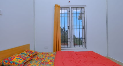 Charlie's Hut Rooms Room Type - Bedroom 1