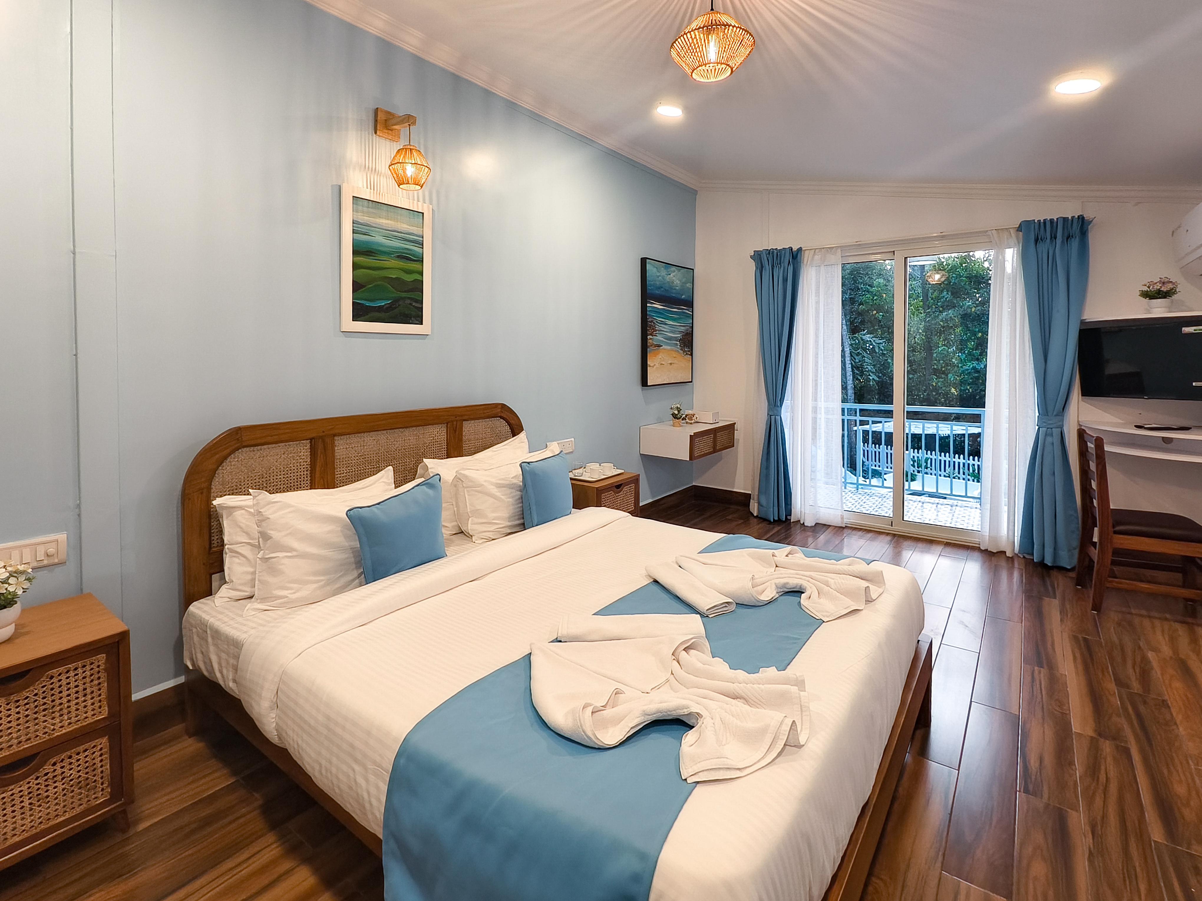 Alegria - Luxury 4 BHK with Private Pool Stay Near Anjuna and Vagator Party Spots - Tap to explore photos
