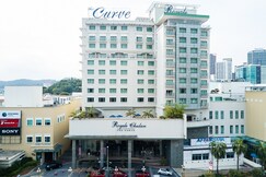 Royale Chulan The Curve