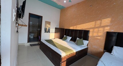 The Grand Plaza Room Type - Deluxe Double Bedroom AC