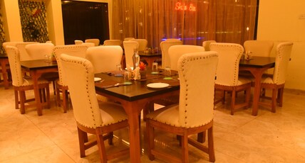 Hotel Hundred Palms Resort Room Type - Super Deluxe Room