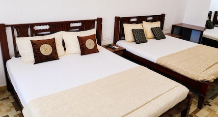 Carlton Hotel - Colaba Room Type - Superior Ac Triple With Common Showers (Taj View) Carlton Hotel - Colaba Room Type - Superior Ac Triple With Common Showers (Taj View)