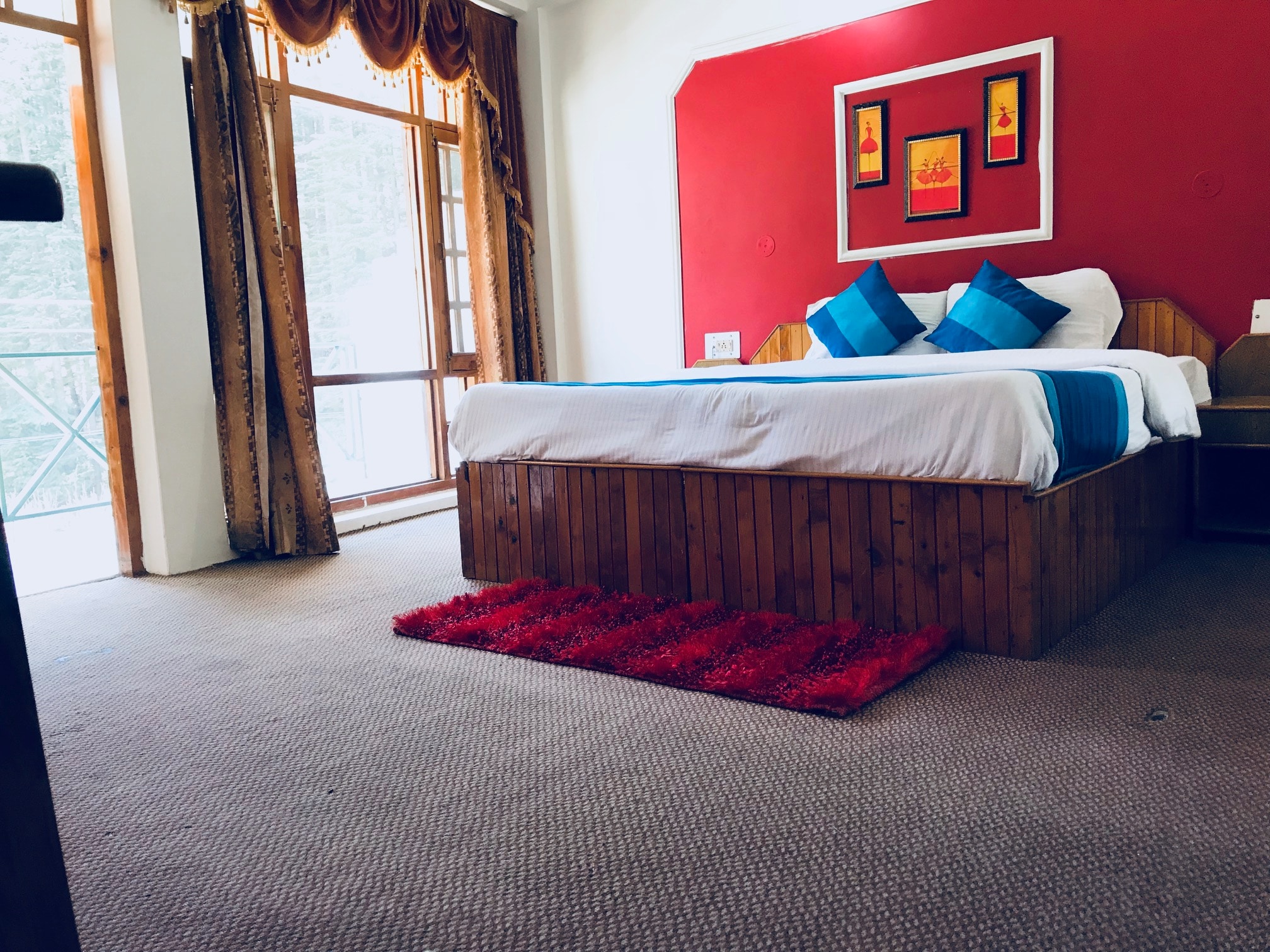 Hadimba Way - Tap to explore photos