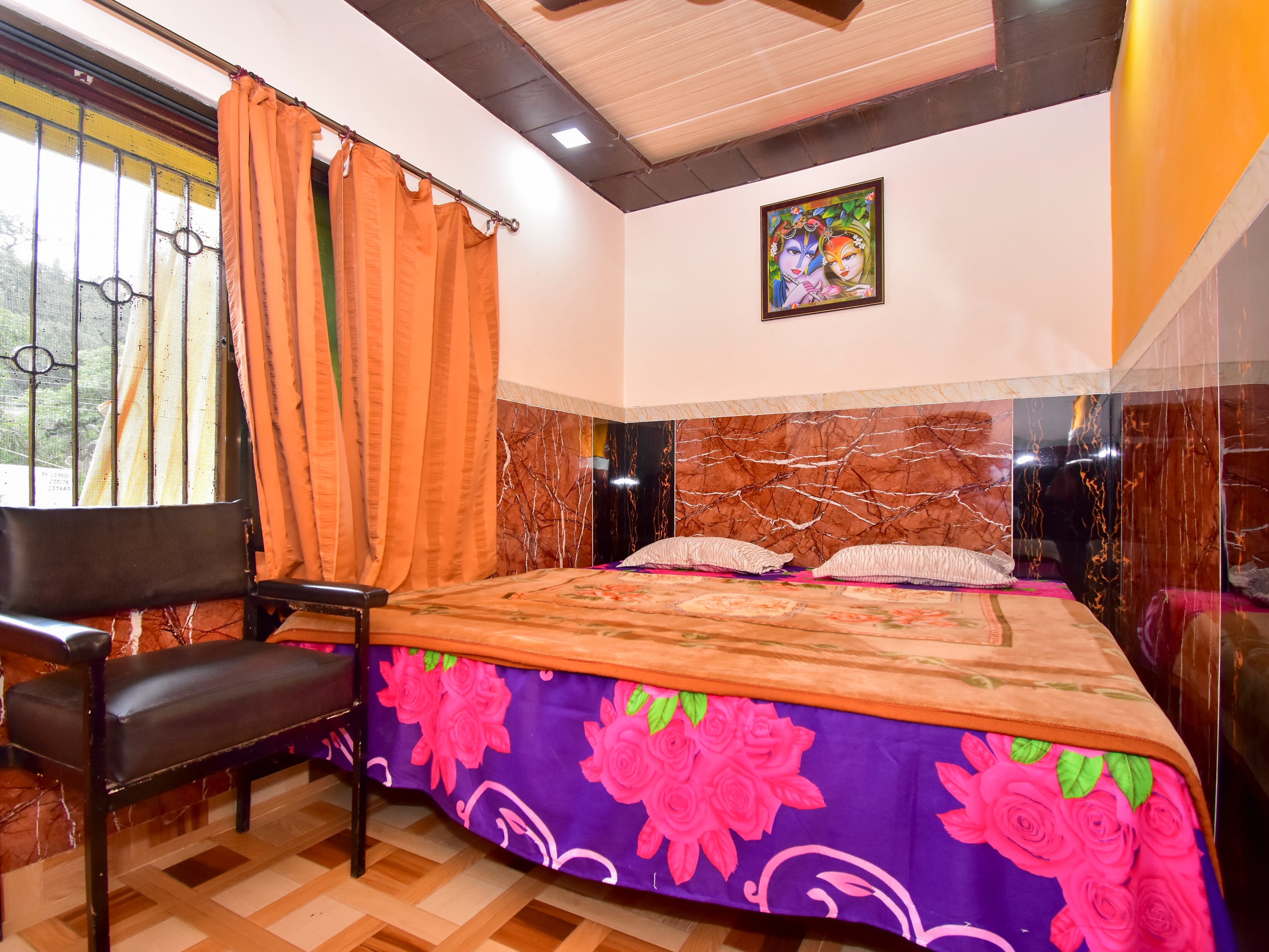 Shri Ganesh Hotel, 200 meters from nakki lake - Tap to explore photos