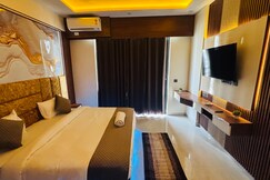 A Serene & Cozy Stay | Omaxe Hazratganj