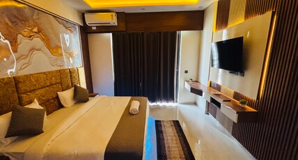 A Serene & Cozy Stay | Omaxe Hazratganj Room Type - A Serene   cozy stay   Omaxe Hazratganj  Lucknow