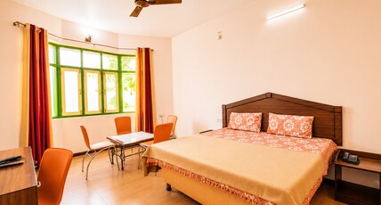 Hotel Hill Top Forest Palace Room Type - Deluxe Room
