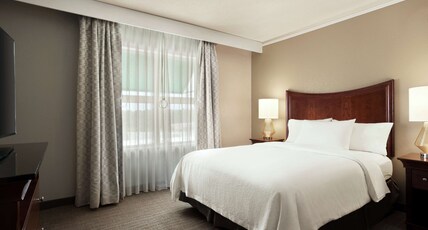 Embassy Suites by Hilton Brunswick Room Type - 1 QUEEN MOB HR ACC TUB STE