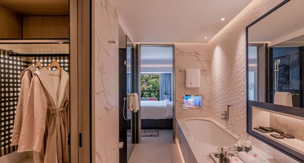 Kwetu Nairobi, Curio Collection by Hilton Room Type - SIGNATURE KING ROOM BALCNY