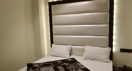 A STAR HOTEL Room Type - DELUXE COUPLE FRIENDLY ROOM