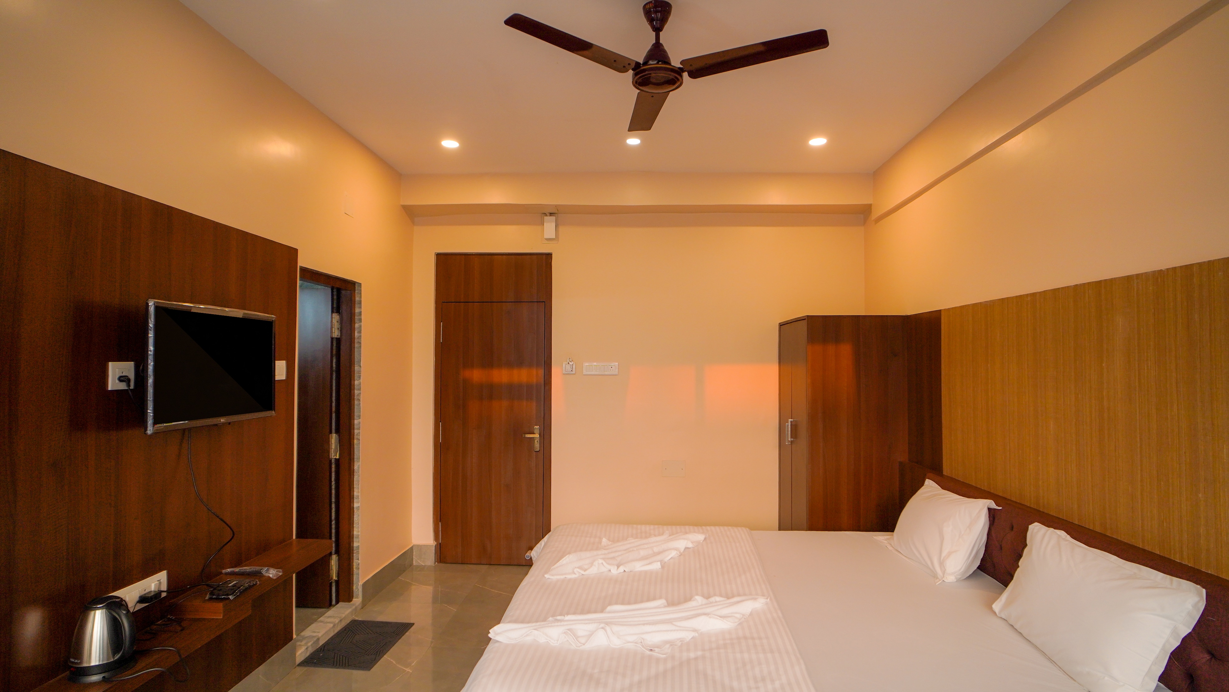 Hotel New Sagar Priya - Tap to explore photos