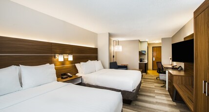 Holiday Inn Express & Suites BELLEVUE (OMAHA AREA) Room Type - 2 Queen Suite Sofa Bed