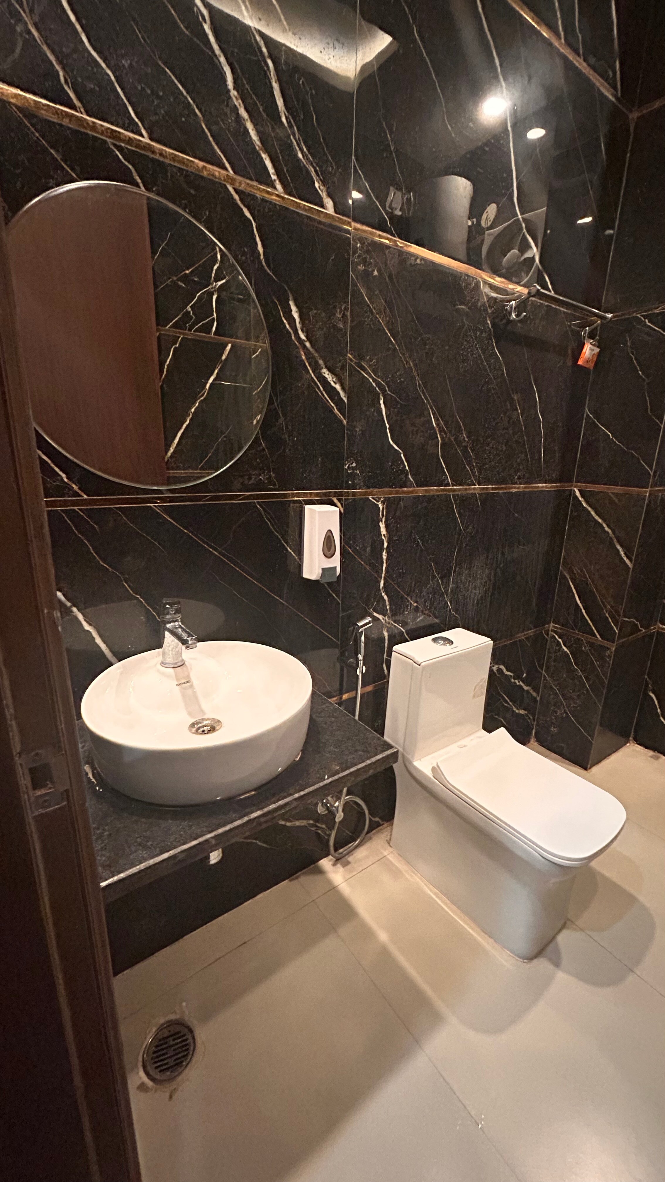 Hotel Mahadev Palace - Tap to explore photos
