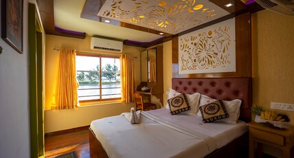 ECO Houseboat Room Type - Luxury Rooms in Sharing Houseboat (Full Time Ac)