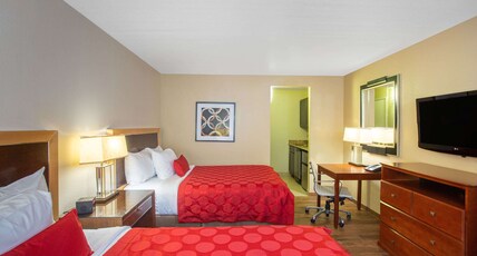 Ramada by Wyndham Venice Hotel Venezia Room Type - 2 Queen Beds, Street View, Non-Smoking