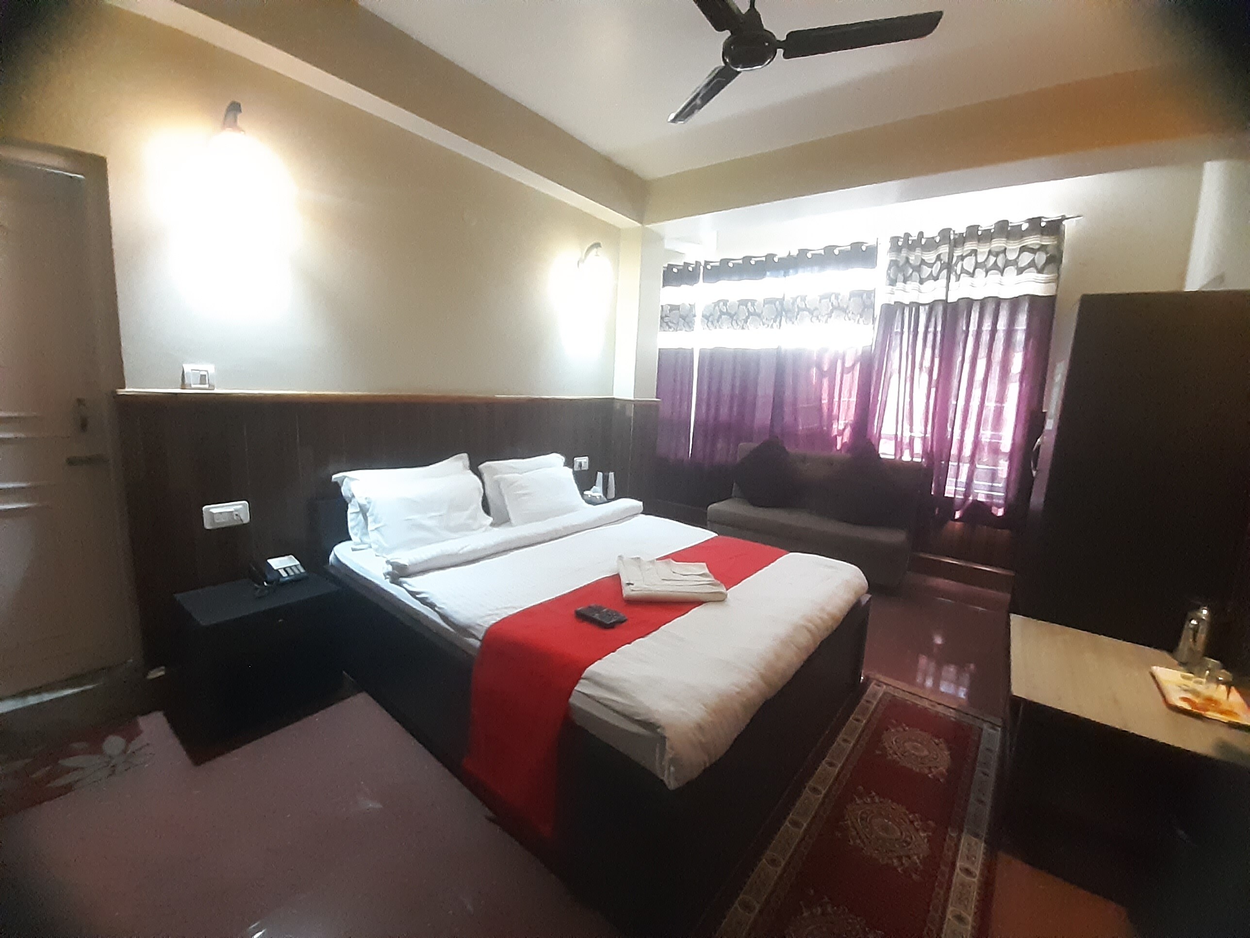 Hotel Shayabongg - Tap to explore photos