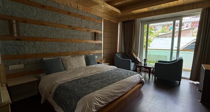 RUDRA PALACE Room Type - Honeymoon Suite
