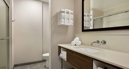 Hampton Inn & Suites Tacoma / Puyallup Room Type - 1 KING BED NONSMOKING