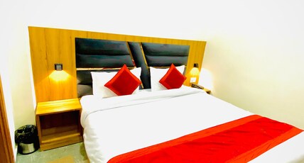 Hotel Paras inn 2 - 5 Min walking to Golden Temple Room Type - DELUXE ROOM Hotel Paras inn 2 - 5 Min walking to Golden Temple Room Type - DELUXE ROOM