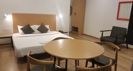 TREETOP INN Room Type - DELUX FOUR