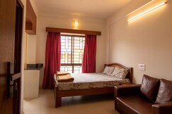 Narayana Studio Apartments | Rooms & Kitchen