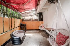 Bandra Cozy Studio With Sitout: Lily