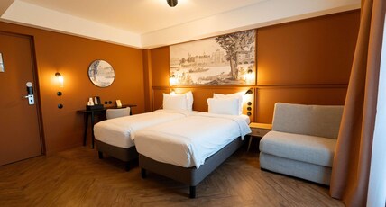 Mercure Paris Bastille Marais Room Type - Classic Room - 1 large bed or twin beds and 1 single sofa bed