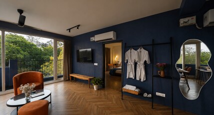 Minimalist Poshtel & Suites @HauzKhas Room Type - Penthouse Apartment with Forest View