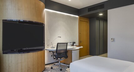 DoubleTree by Hilton Istanbul - Moda Room Type - QUEEN ACCESSIBLE ROOM