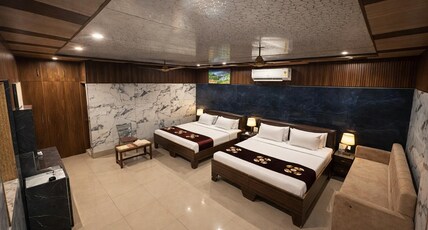 HOTEL SUNRAHI Room Type - Family Room