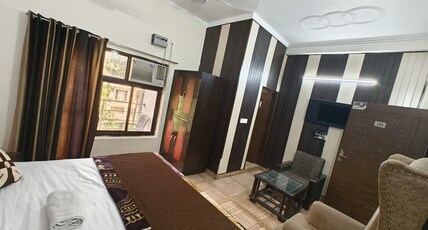 Hotel Vishla Palace Room Type - Super Deluxe Room With Mountain View